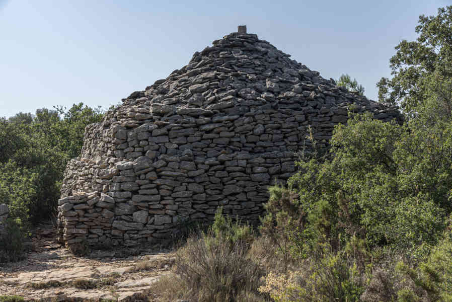 Castelló de la Plana - parque natural de la Valltorta-Gassulla 08 - refugio de piedra seca.jpg